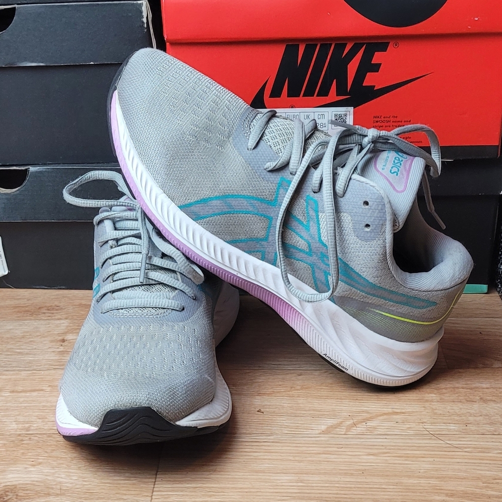 Asics Stylish Gray Women's Running Shoes 7.5
